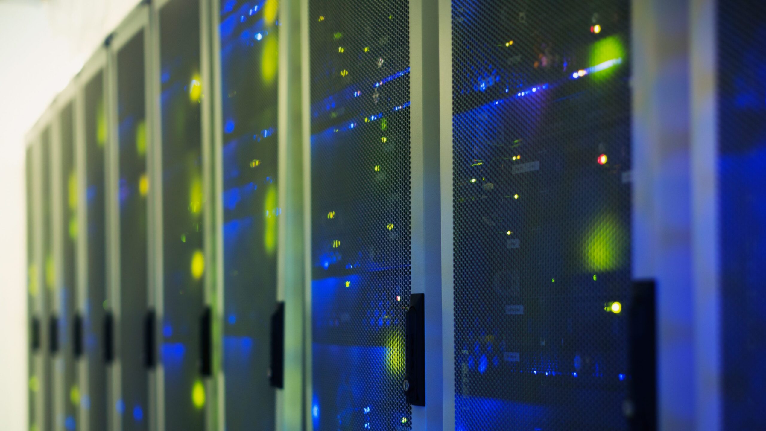 6 reasons why hosting companies should focus on regular data center maintenance