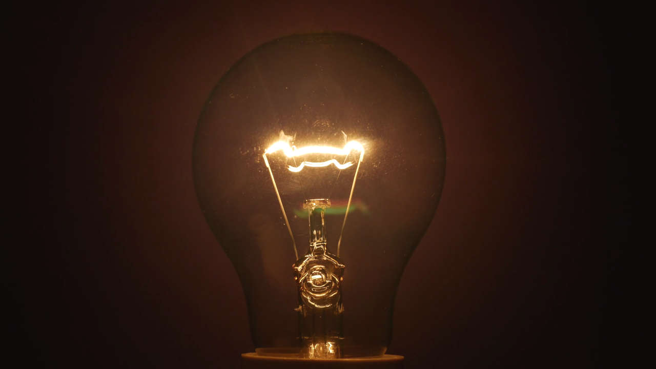 Advantages and disadvantages of incandescent bulbs